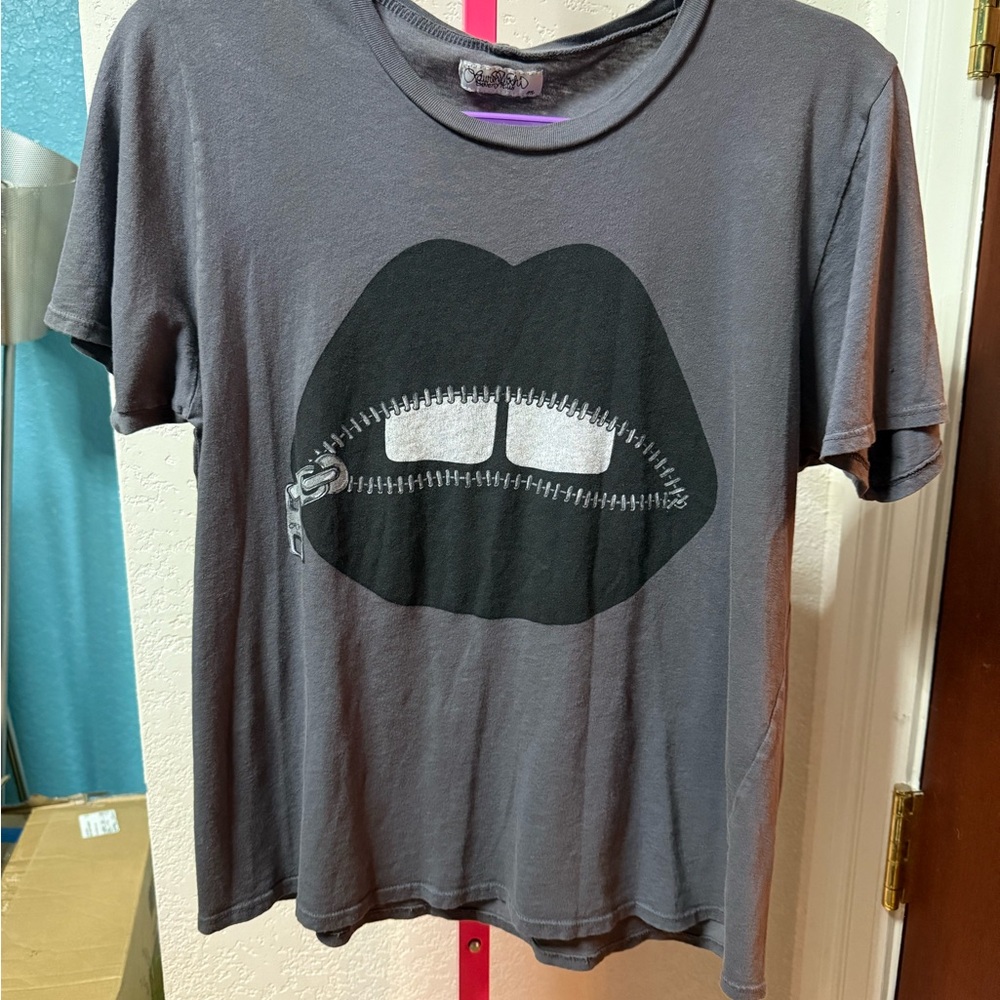 Lauren moshi lips T-Shirt with Zipper Lips Graphic